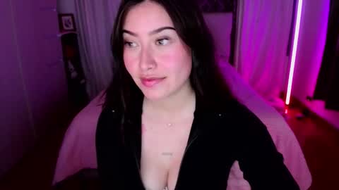 Snapshot of emily_swan_04 chatting on 12-20-25, 03:46 Emily Swan online show from 12-20-25, 03:46