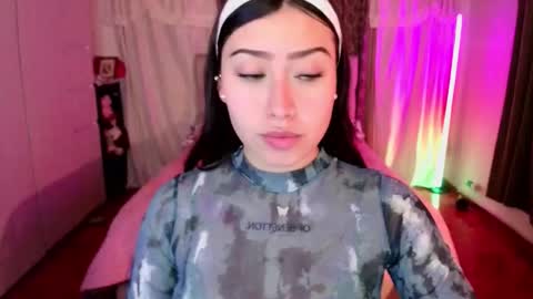 Snapshot of emily_swan_04 chatting on 01-17-26, 02:49 Emily Swan online show from 01-17-26, 02:49