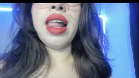 Snapshot of emily_tulip chatting on 06-11-26, 11:41 Vanesa online show from 06-11-26, 11:41