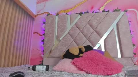 emily_velvet_ online show from 04-04-26, 06:16