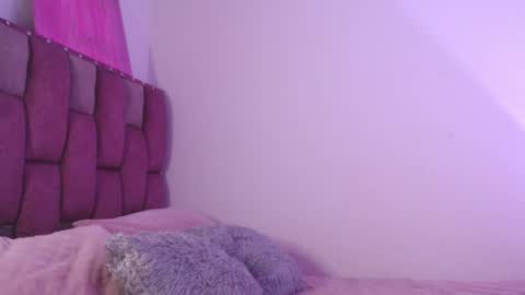 Snapshot of emily_w2 chatting on 05-21-26, 04:08 emily_w2 online show from 05-21-26, 04:08