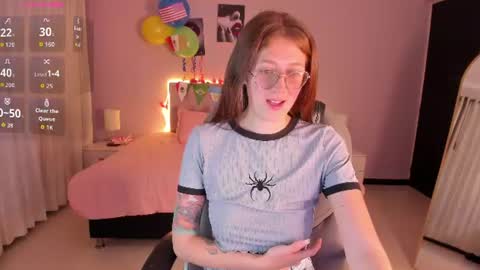 Snapshot of emily_warren__ chatting on 06-17-26, 08:54 emily_warren__ online show from 06-17-26, 08:54