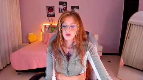 Snapshot of emily_warren__ chatting on 07-10-26, 08:11 emily_warren__ online show from 07-10-26, 08:11