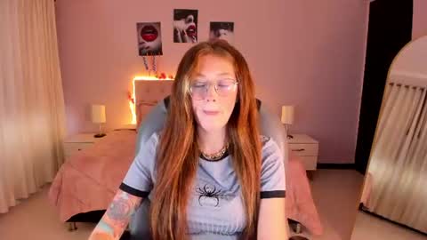 Snapshot of emily_warren__ chatting on 07-23-26, 08:40 emily_warren__ online show from 07-23-26, 08:40