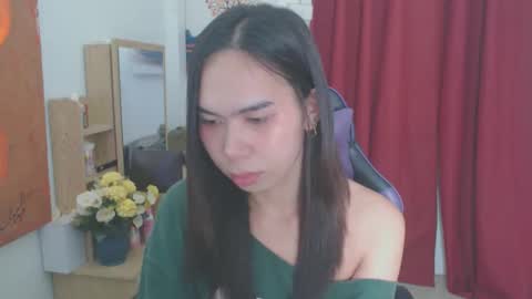 Snapshot of emily_xo143 chatting on 05-07-26, 12:21 emily_xo143 online show from 05-07-26, 12:21