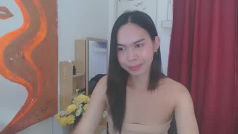 Snapshot of emily_xo143 chatting on 05-17-26, 02:35 emily_xo143 online show from 05-17-26, 02:35