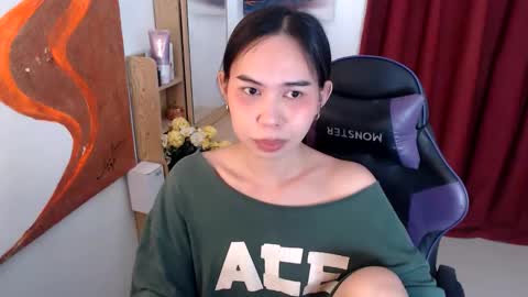 Snapshot of emily_xo143 chatting on 06-11-26, 11:41 emily_xo143 online show from 06-11-26, 11:41
