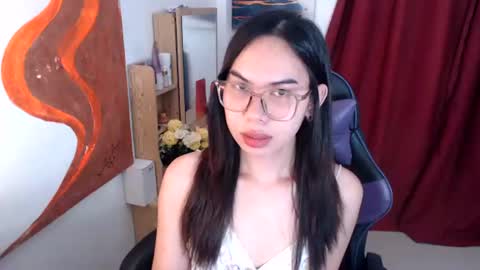 Snapshot of emily_xo143 chatting on 06-15-26, 09:44 emily_xo143 online show from 06-15-26, 09:44