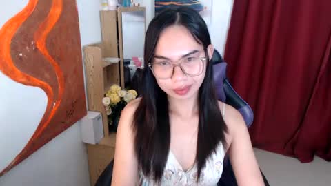 Snapshot of emily_xo143 chatting on 06-17-26, 05:32 emily_xo143 online show from 06-17-26, 05:32