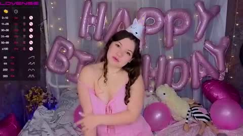 Snapshot of emilyart_ chatting on 10-05-25, 06:28 artist Emily online show from 10-05-25, 06:28