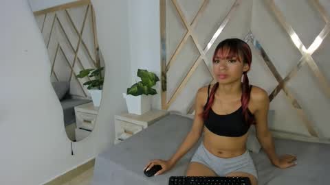 Snapshot of emilyasm chatting on 11-25-25, 10:10 emilyasm online show from 11-25-25, 10:10