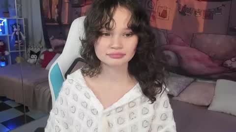 Emilyhaves online show from 11-22-25, 05:01