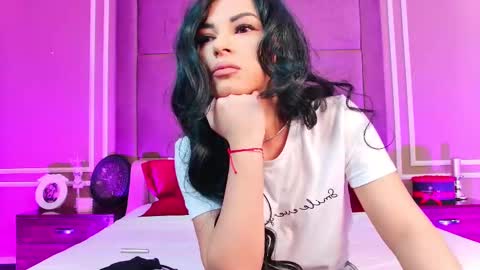 Snapshot of emilycolle_ chatting on 03-10-25, 05:00 Emily online show from 03-10-25, 05:00