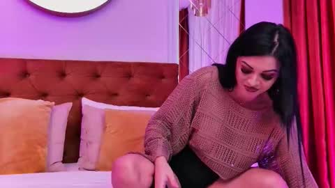 Snapshot of emilycolle_ chatting on 10-19-25, 04:24 Emily online show from 10-19-25, 04:24