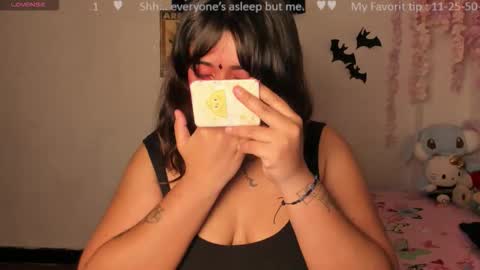 Snapshot of emilycollei chatting on 10-20-25, 03:07 Emily online show from 10-20-25, 03:07