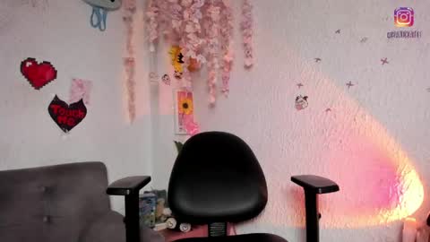 Emily online show from 04-18-26, 06:28