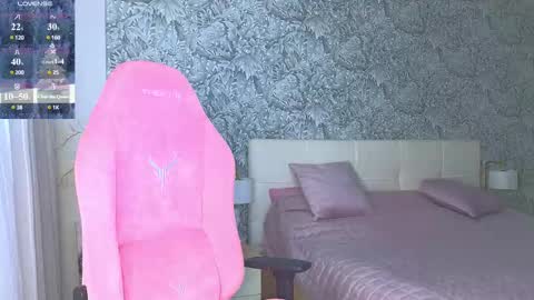 Snapshot of emilydancee chatting on 02-10-25, 01:22 emilydancee online show from 02-10-25, 01:22