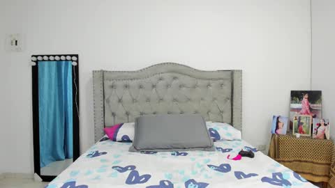 Snapshot of emilydauz chatting on 02-24-25, 06:49 Camila online show from 02-24-25, 06:49