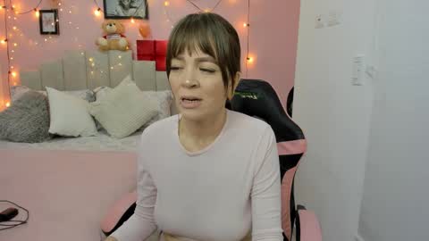 Snapshot of emilyharrix chatting on 01-15-26, 09:18 Emily online show from 01-15-26, 09:18