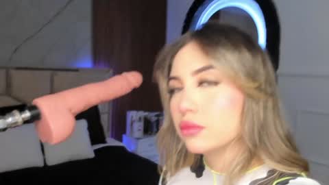 Emily Hendrix online show from 12-04-24, 07:34