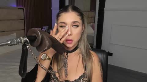 Emily Hendrix online show from 03-08-25, 10:45