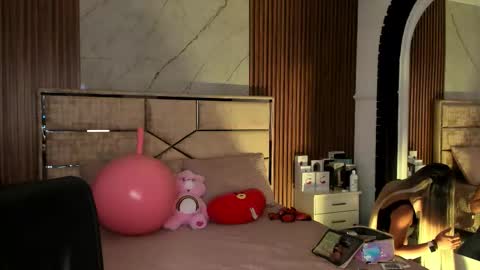 Emily Hendrix online show from 09-13-25, 07:57