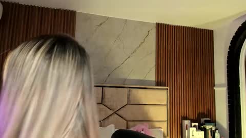 Emily Hendrix online show from 09-15-25, 08:09