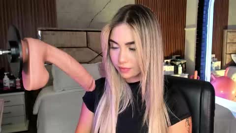 Emily Hendrix online show from 09-20-25, 08:21