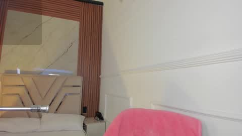 Emily Hendrix online show from 02-19-26, 08:16