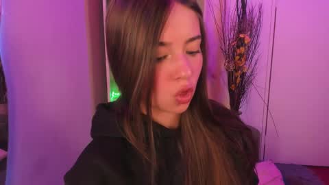 VALEEEN online show from 12-19-24, 06:56