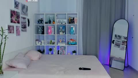 Hey i am  Emily     am -  pm online show from 04-19-26, 06:10