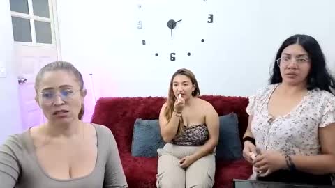 emily  friends online show from 06-09-26, 09:15