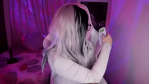 Snapshot of emilyrosss_ chatting on 02-03-25, 03:53 EMILY online show from 02-03-25, 03:53