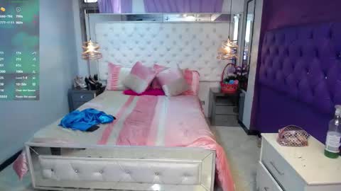 Snapshot of emilysander_ chatting on 12-03-24, 07:00 Emily online show from 12-03-24, 07:00