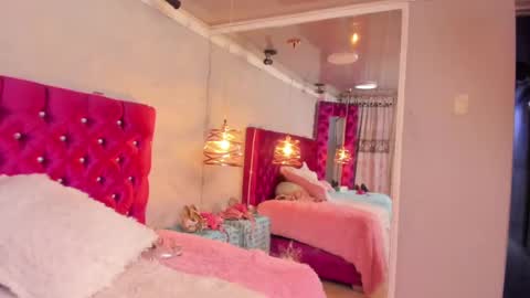 Snapshot of emilysander_ chatting on 12-21-24, 05:58 Emily online show from 12-21-24, 05:58