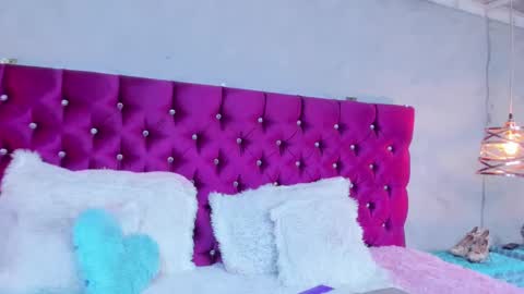 Snapshot of emilysander_ chatting on 01-11-25, 01:11 Emily online show from 01-11-25, 01:11