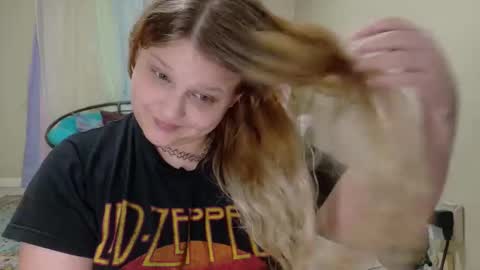 Snapshot of emilyshaze chatting on 11-04-25, 01:38 emily haze online show from 11-04-25, 01:38