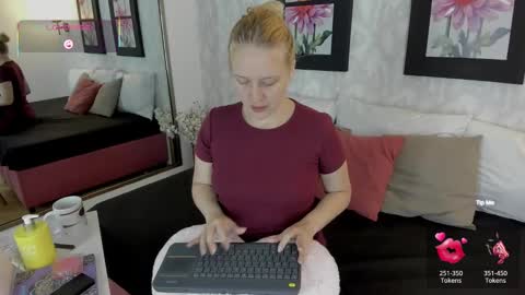 Snapshot of emilysumer chatting on 10-02-25, 11:12 Summer 3 online show from 10-02-25, 11:12