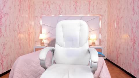 Snapshot of emilywhinfre chatting on 10-05-25, 09:13 Emily 2200 - 600GMT-5 online show from 10-05-25, 09:13