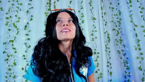 Snapshot of emilywithe_ chatting on 05-03-26, 11:33 online show from 05-03-26, 11:33