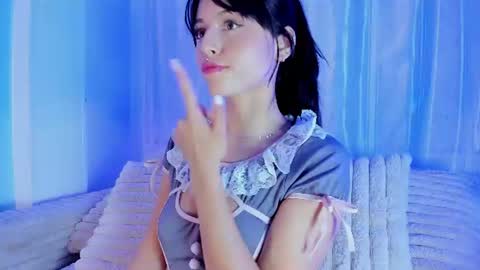 Snapshot of emilywithe_ chatting on 06-09-26, 11:27 online show from 06-09-26, 11:27