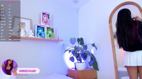 Snapshot of emilyy_bank chatting on 11-07-25, 02:17 Emily Bank online show from 11-07-25, 02:17