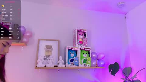 Snapshot of emilyy_bank chatting on 11-29-25, 07:28 Emily Bank online show from 11-29-25, 07:28