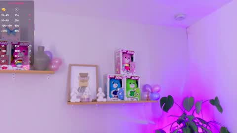 Snapshot of emilyy_bank chatting on 12-05-25, 07:43 Emily Bank online show from 12-05-25, 07:43