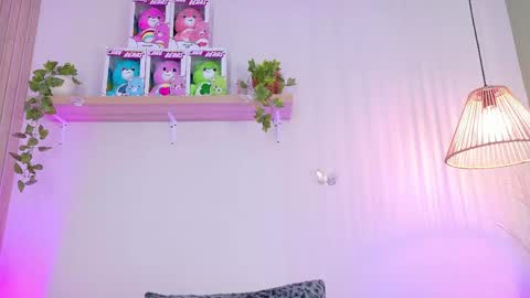 Snapshot of emilyy_bank chatting on 04-30-26, 08:57 Emily Bank online show from 04-30-26, 08:57