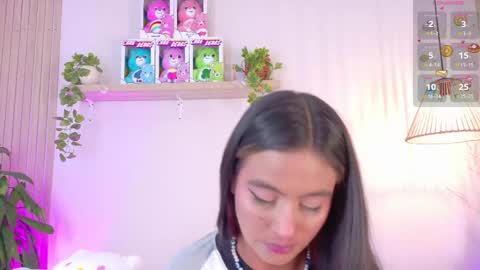 Snapshot of emilyy_bank chatting on 05-05-26, 08:17 Emily Bank online show from 05-05-26, 08:17