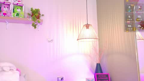 Snapshot of emilyy_bank chatting on 05-08-26, 07:52 Emily Bank online show from 05-08-26, 07:52