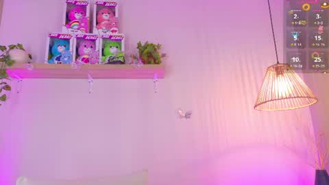 Snapshot of emilyy_bank chatting on 06-11-26, 12:32 Emily Bank online show from 06-11-26, 12:32