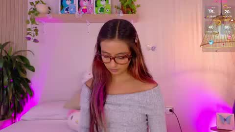 Snapshot of emilyy_bank chatting on 06-18-26, 03:29 Emily Bank online show from 06-18-26, 03:29