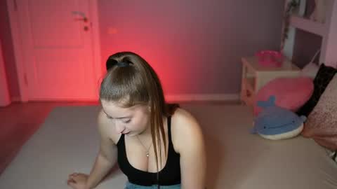 Snapshot of emilyyboo chatting on 07-10-26, 05:26 Emily online show from 07-10-26, 05:26